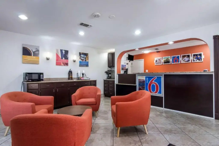 Motel 6 Marshall, TX