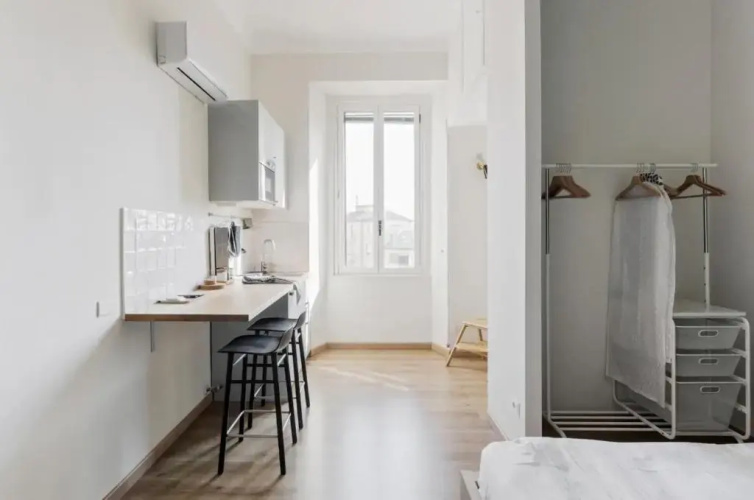 Minimal and Charming studio in Isola District