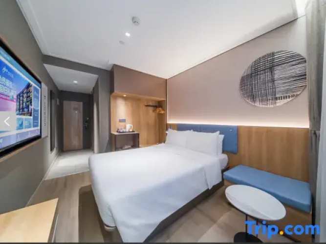 Standard Double room with street view