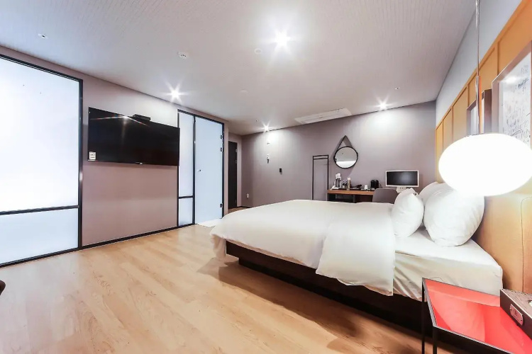 Browndot Hotel - Gold