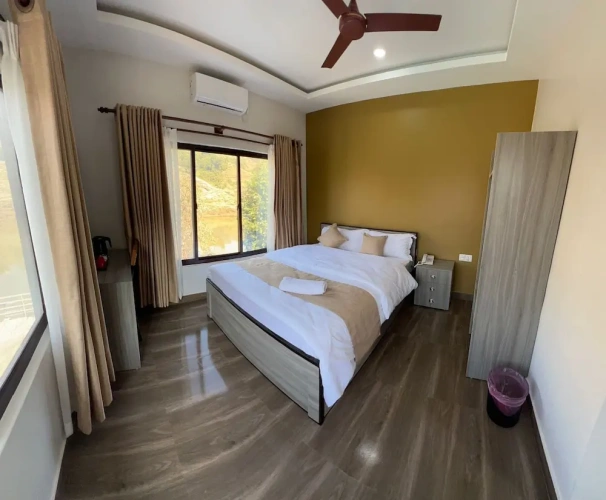 Standard Double room with lake view