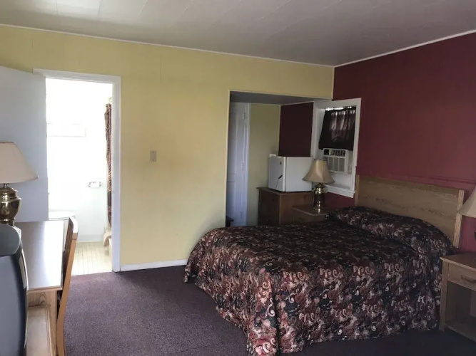 Crest Motel