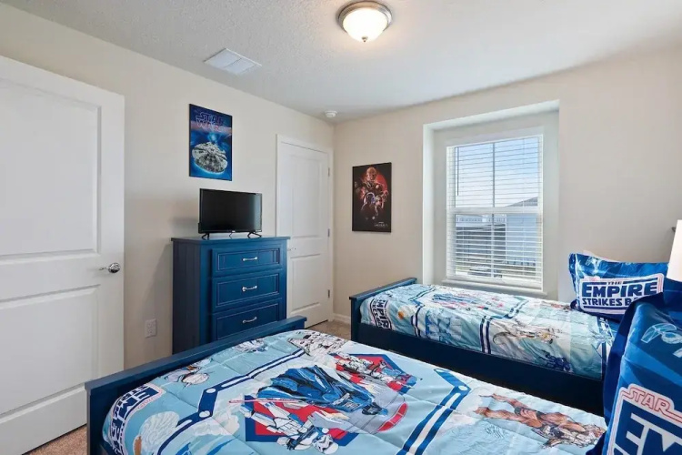 1232 Blue Island Dr
