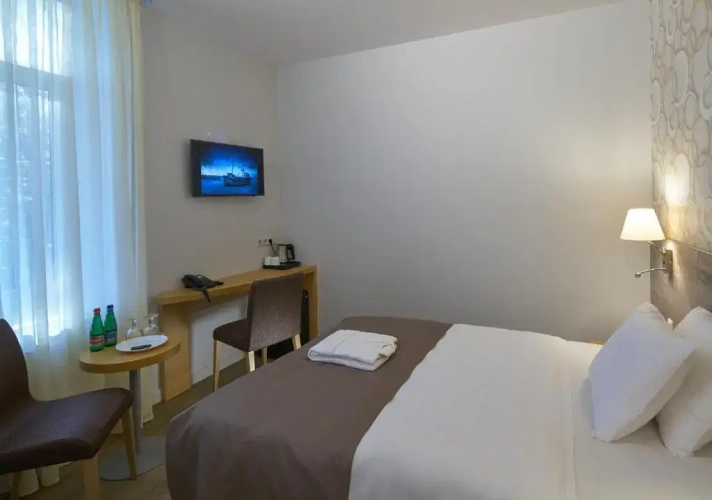 Standard Double Club room with view