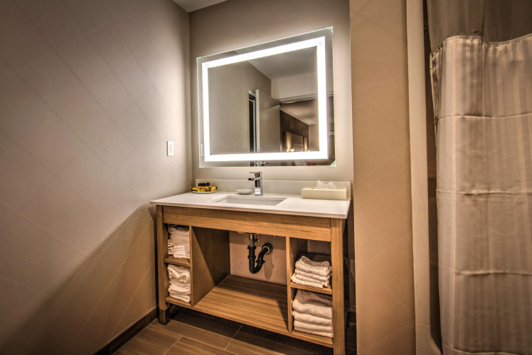 Best Western Plus Media Center Inn & Suites photo 9