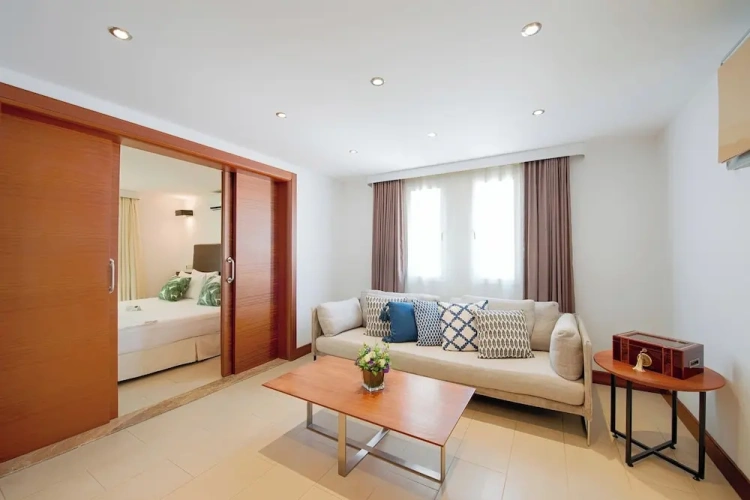 Deluxe Suite