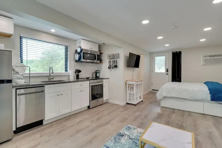 Round Rock Studio ~ 22 Mi to Downtown Austin!