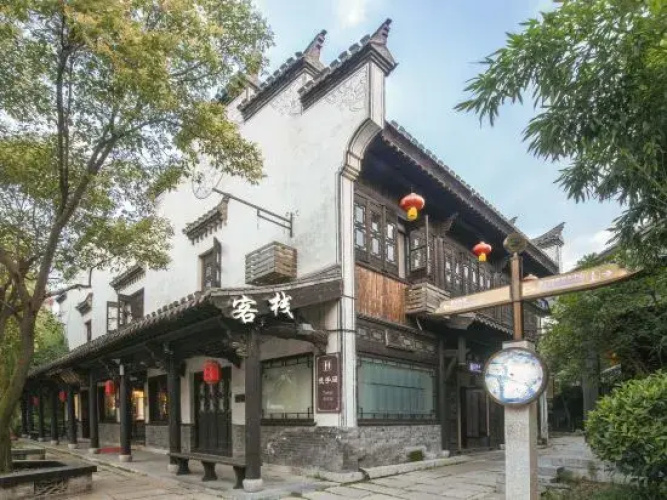 Riverside Hotel