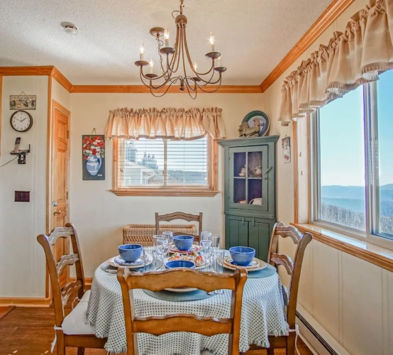 3 Bedrooms Standard room with balcony and with mountain view