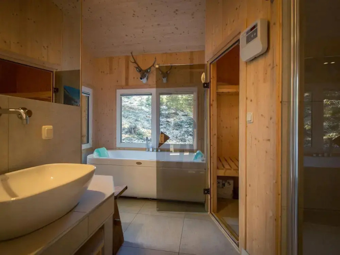 Modern Cottage With Whirlpool