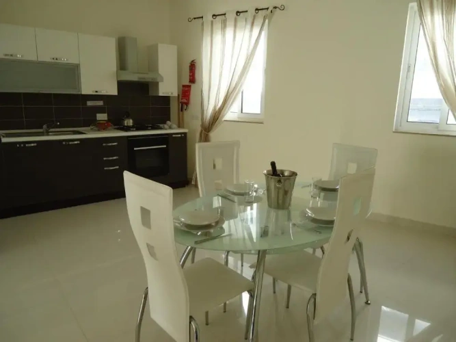 2 Bedrooms Apartment