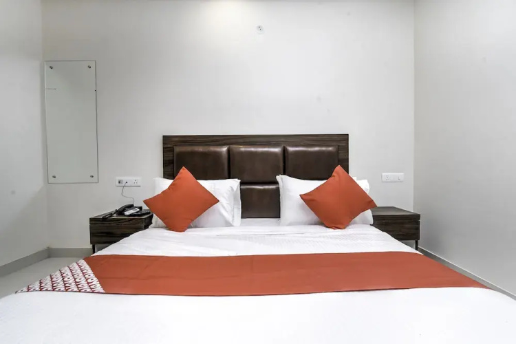 Oyo Flagship 24427 Jayam Nagar