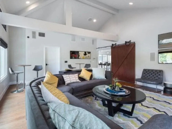 Global Luxury Suites at Stoneridge Mall