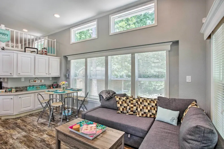 Cozy Broken Bow Getaway w/ Fire Pit, 5 Mi to Lake!