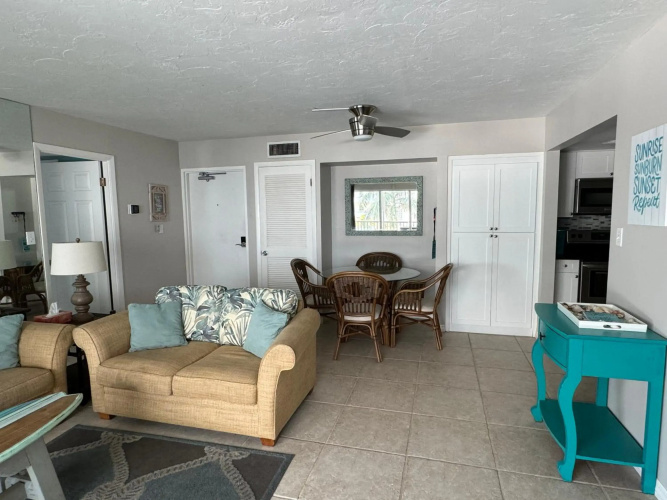 Beachfront Condo! Gulf View From All Rooms, Pool, Chairs Provided