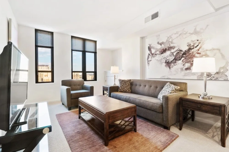 2 Bedrooms Apartment