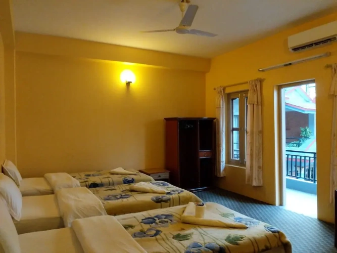 Deluxe Triple room with balcony