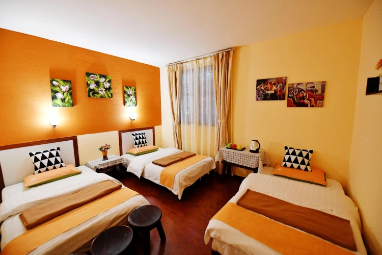 Standard Triple room
