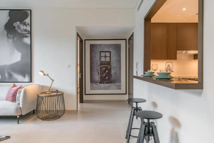 Guests and Cohost - Luxe Apt With Huge Terrace Facing Swimming Pool