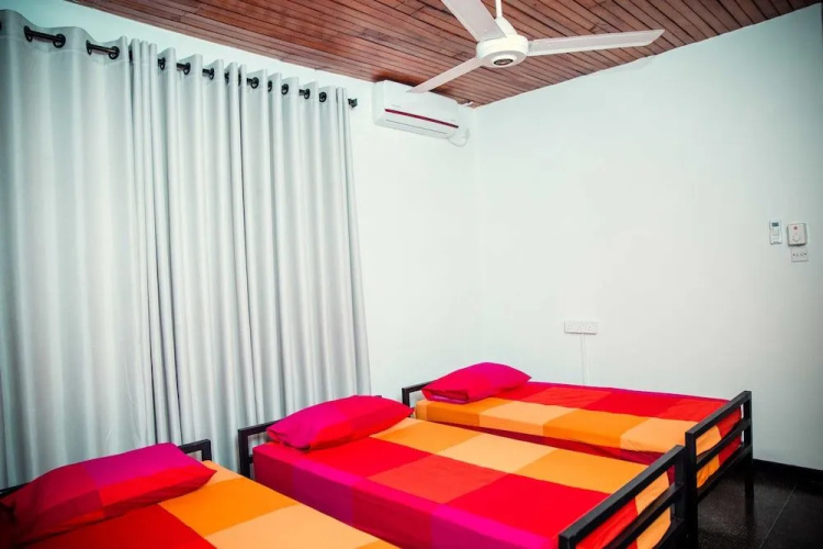 Tuk Tuk Hostels