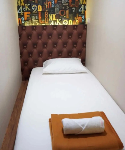 FixOn Capsule Hotel