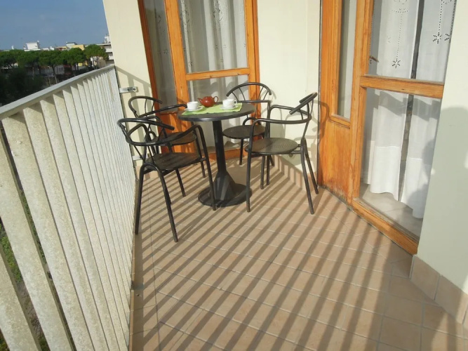 Homely one Bedroom Flat With Side sea View