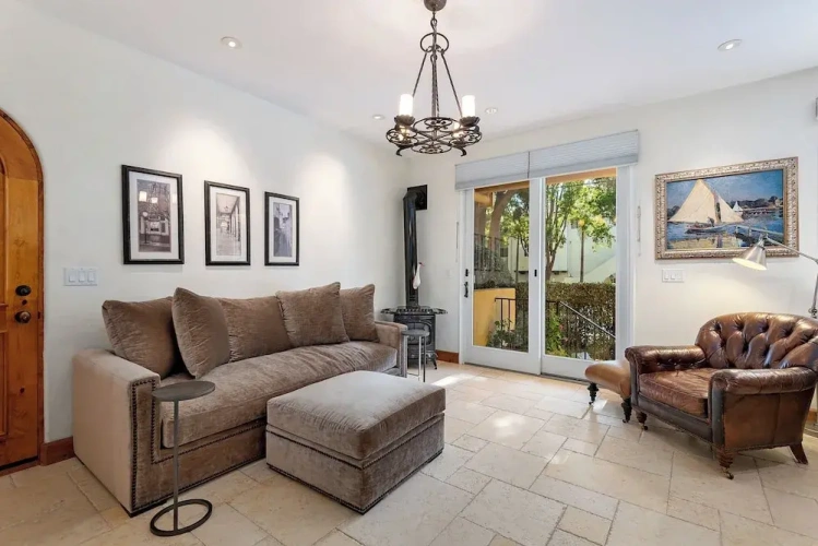 Luxury Double Basement room