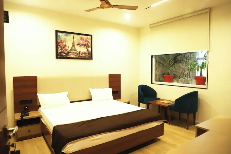 Hotel Devki Inn