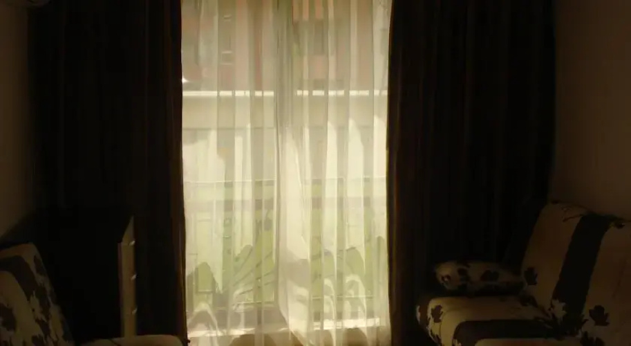 Studio in Villa Astoria