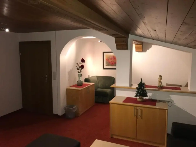 4 Bedrooms Apartment