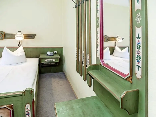 Standard Double room with street view