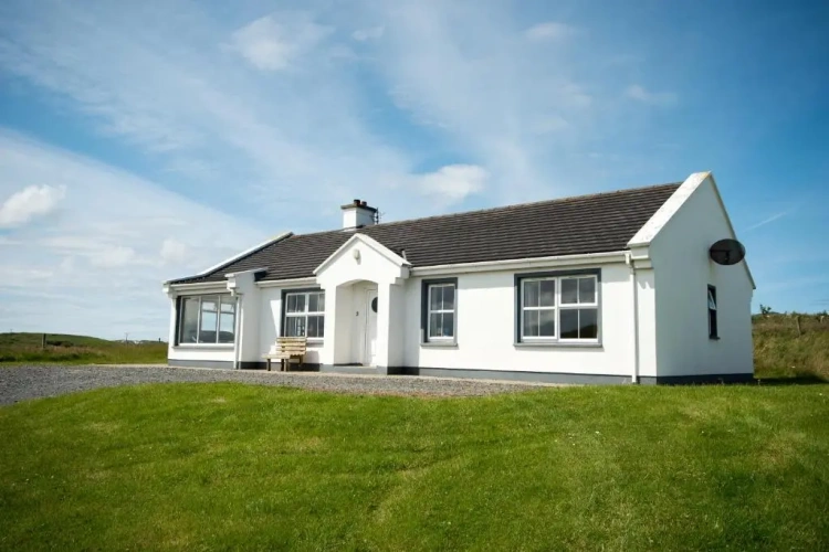 3 Bedrooms Sextuple Cottage