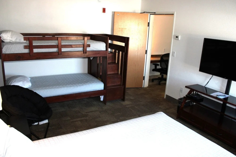 Boothill Inn And Suites