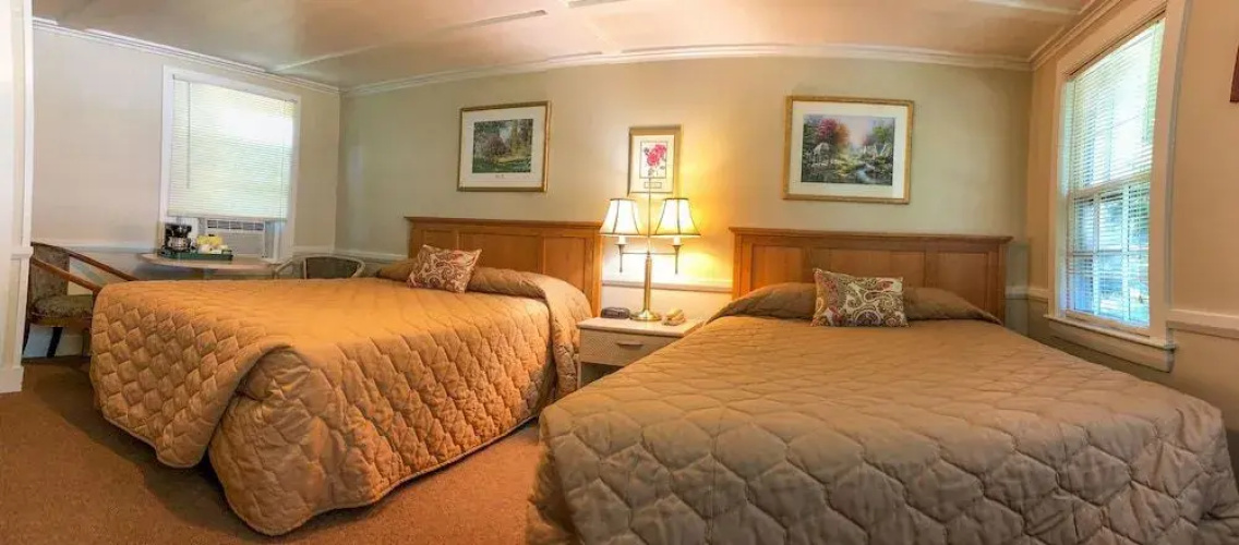 Oxen Yoke Inn & Motel