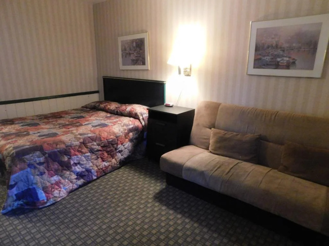 The Lakeview Inn