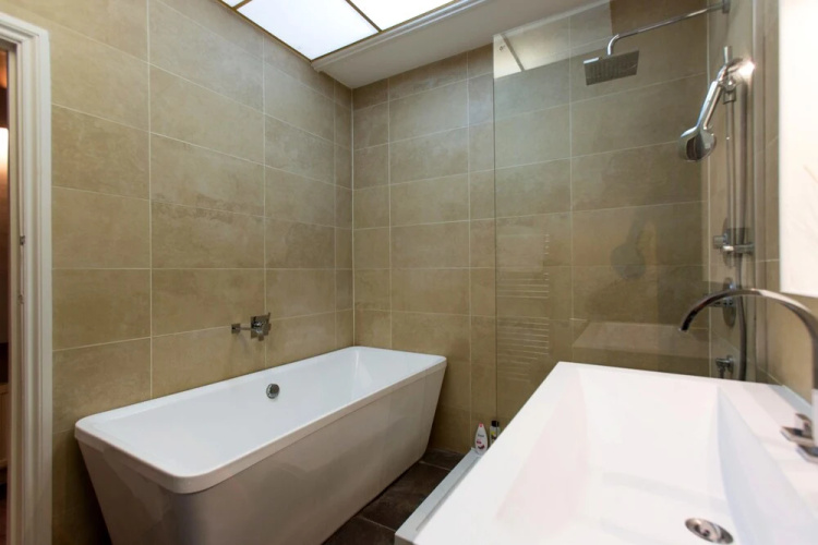 Exquisite 2 bed and bath in Kensington