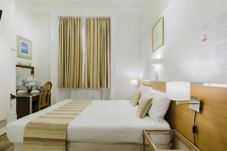 Falcon Hotel