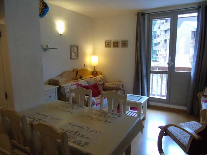Lou Services Apartment CHAR9 LSI 001