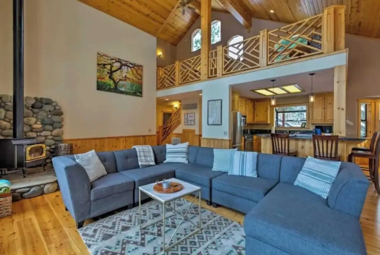 4 Bedrooms Cottage with balcony