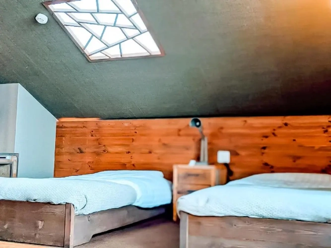 Standard Twin room with lake view