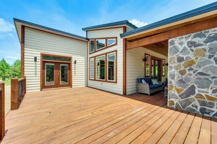 Luxe Broken Bow Home w/ Hot Tub & Fire Pit!