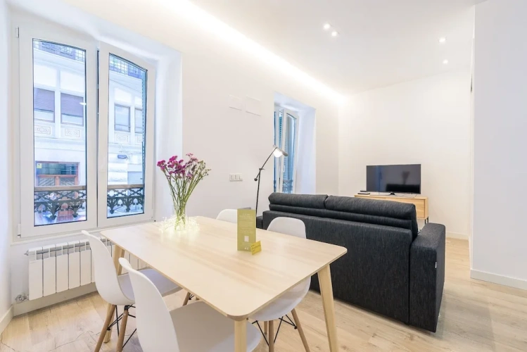 2 Bedrooms Apartment