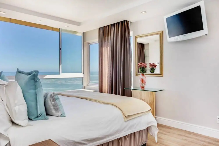 Clifton Apartment w Direct Beach Access Marella