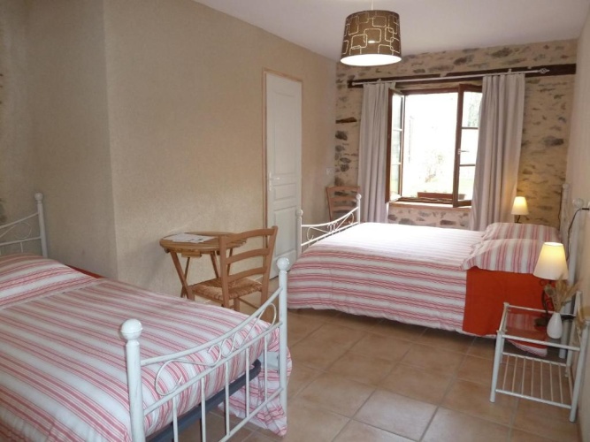 Standard Triple room
