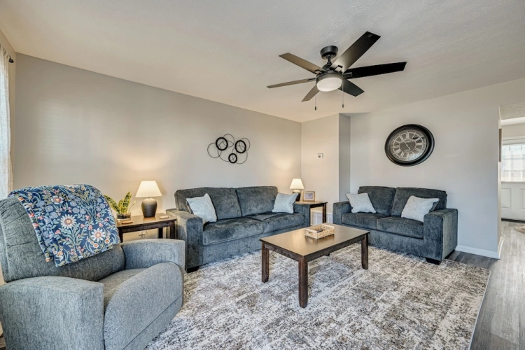 2 Bedrooms Apartment