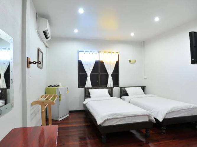 Huan Esan Place