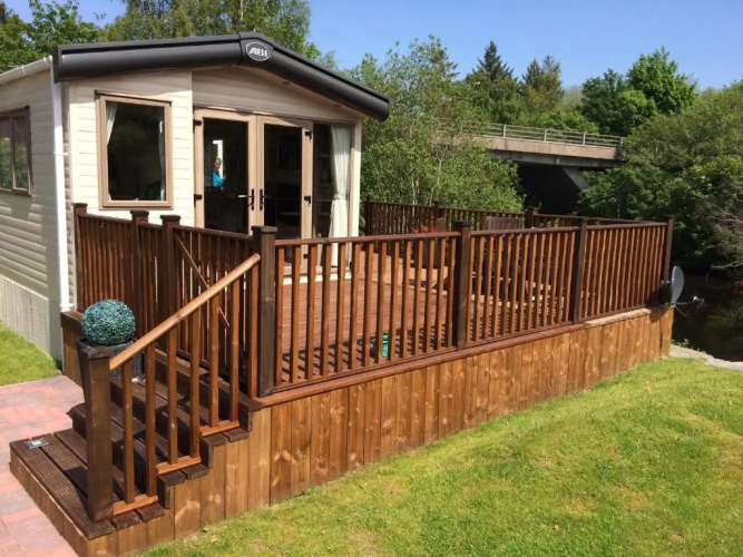 Riverbank Lodge