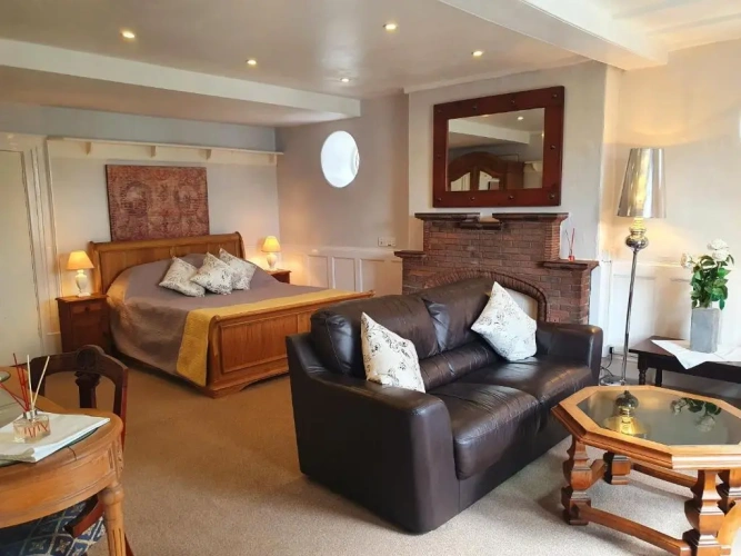 Deluxe Basement Suite