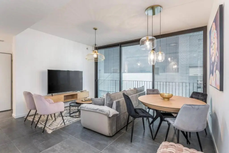 Modern and Design 1 BD apt close to the beach