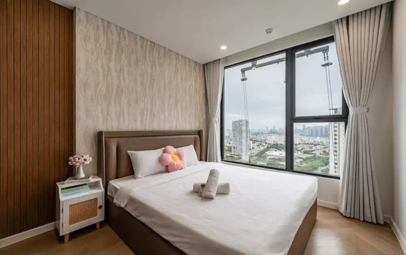 1 Bedroom Grand Club Suite with balcony and with city view